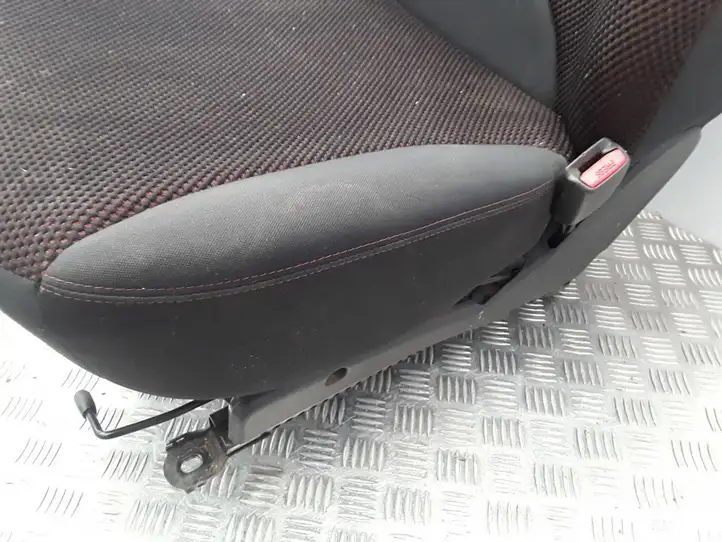Nissan Note (E11) (2006 - 2014) Переднее сиденье пассажира — фото 8