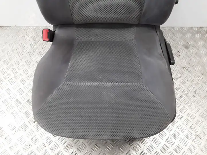 Fiat Croma (2005 - 2011) Переднее сиденье водителя — фото 2