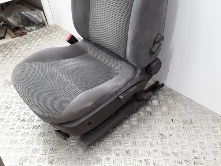 Fiat Croma (2005 - 2011) Переднее сиденье водителя — фото 6