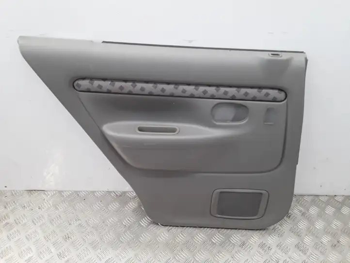 Mazda Demio (1996 - 2002) D28068550 Обшивка задней двери — фото 1