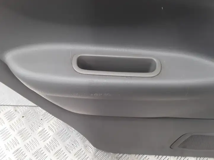 Mazda Demio (1996 - 2002) D28068550 Обшивка задней двери — фото 2