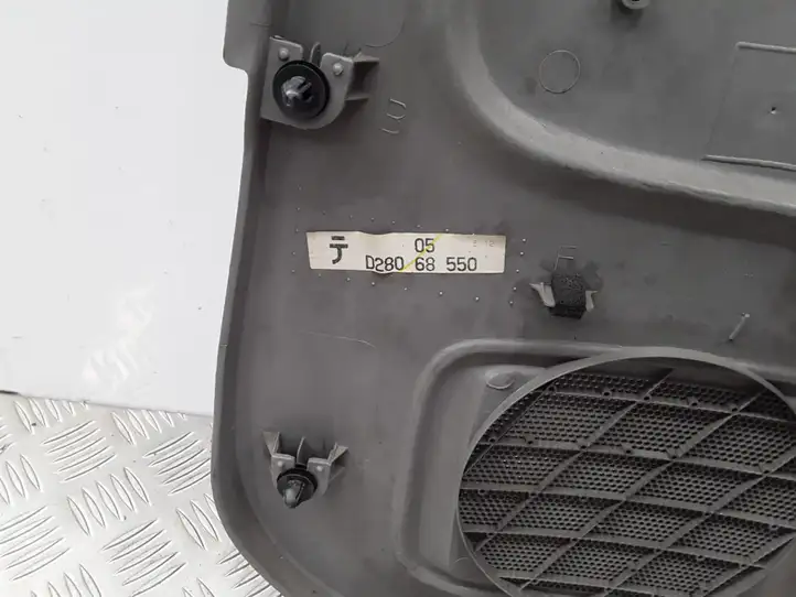 Mazda Demio (1996 - 2002) D28068550 Обшивка задней двери — фото 6
