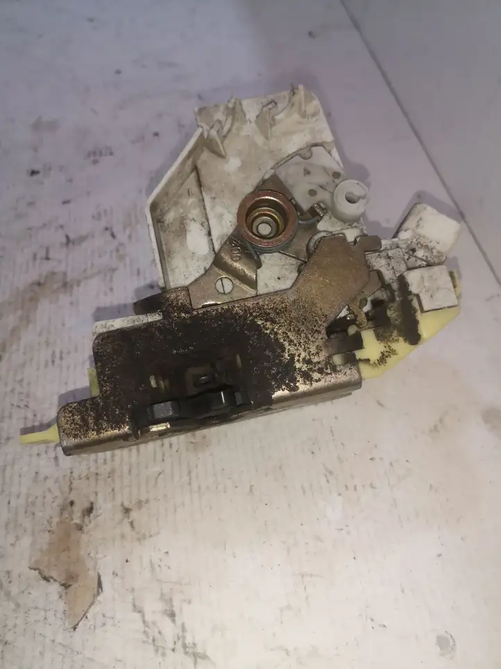 Ford Focus (1998 - 2004) XS41A26413BG Замок задней двери — фото 4