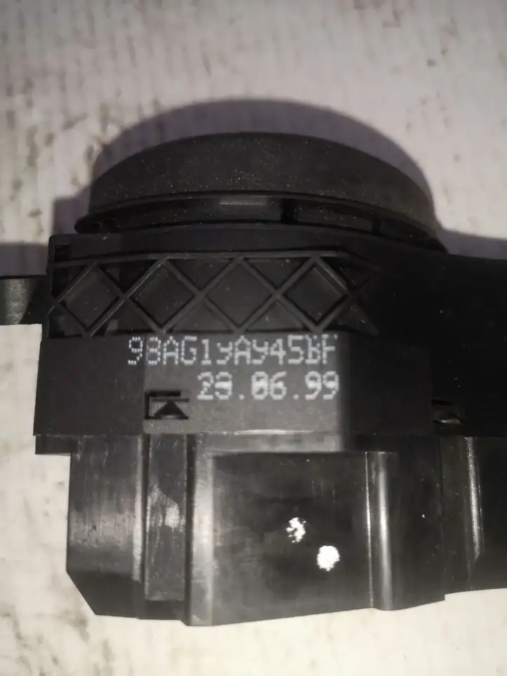 Ford Focus (1998 - 2004) 98AG19A945BF Кнопка обогрева стекла — фото 3