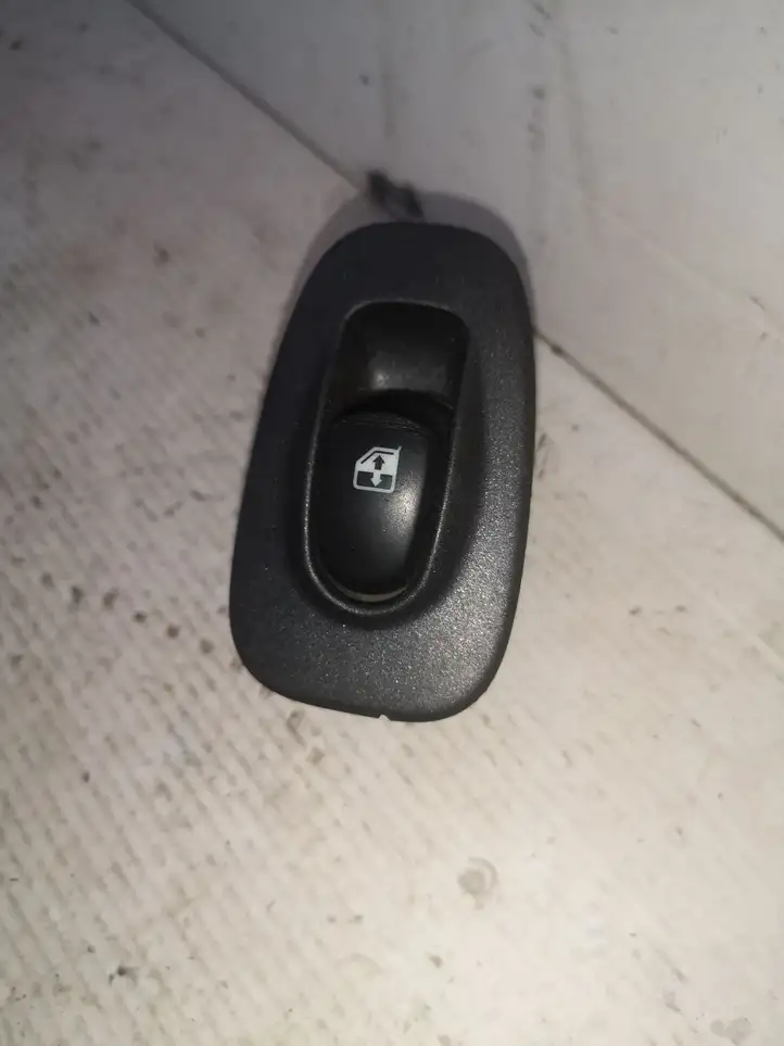 Hyundai Accent (2003 - 2006) 621W04620 Кнопка стеклоподъемников — фото 1