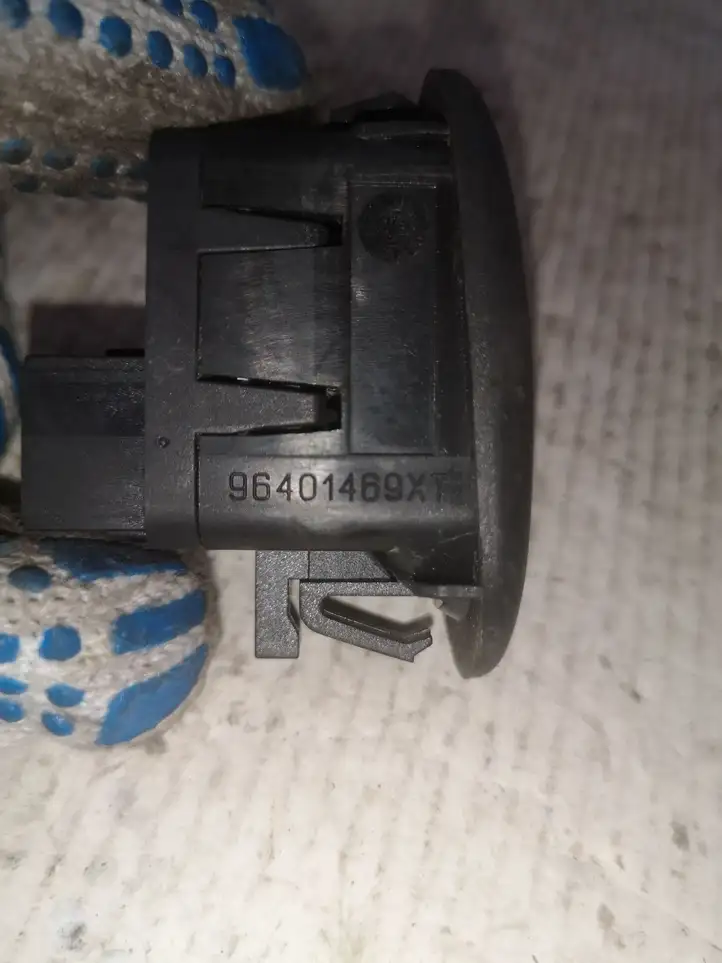 Citroen C3 (2009 - 2013) 96401469XT Кнопка стеклоподъемников — фото 4