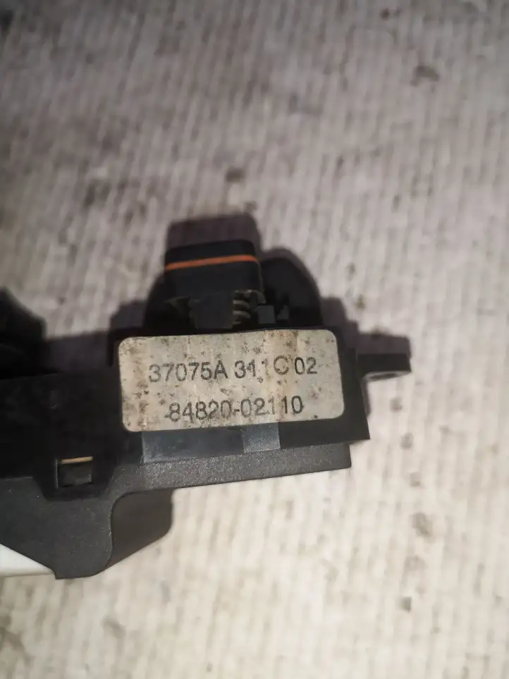 Toyota Corolla E120 E130 (2000 - 2004) 8482002110 Кнопка стеклоподъемников — фото 2