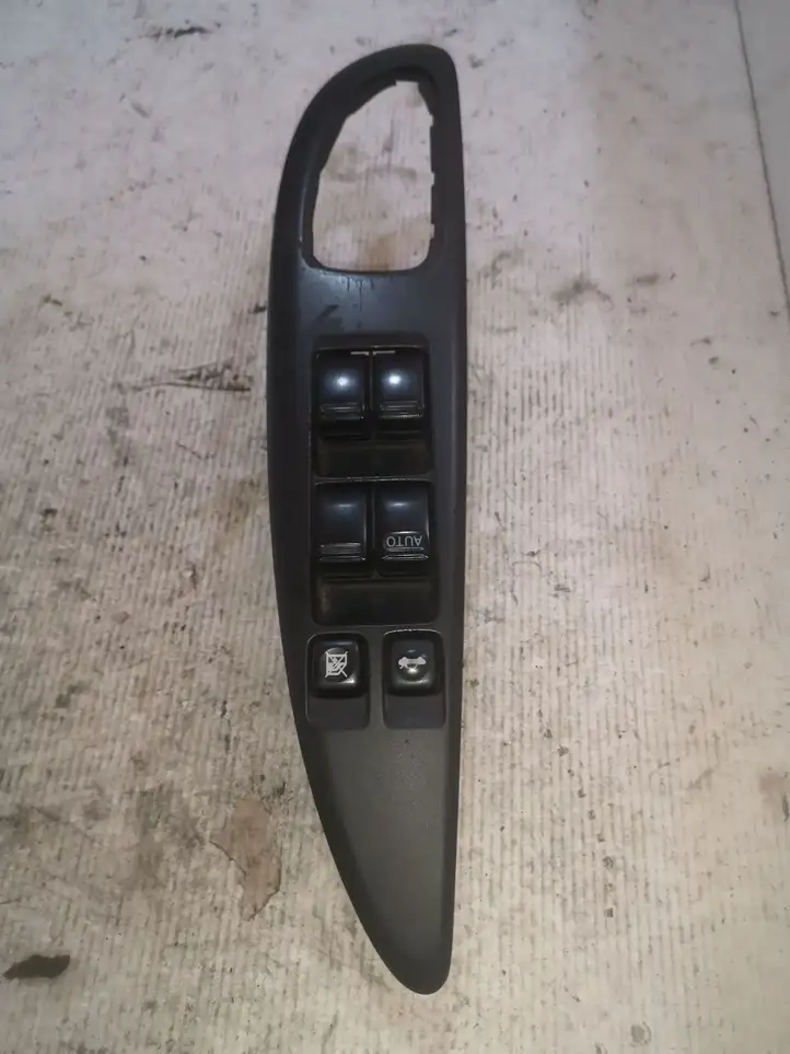 Nissan Primera (2001 - 2008) 25401AV640 Блок кнопок стеклоподъемников — фото 1