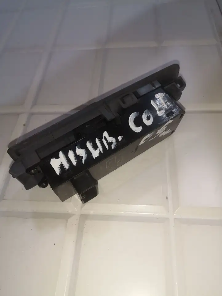 Mitsubishi Colt (2004 - 2008) 8608A076 Кнопка стеклоподъемников — фото 2