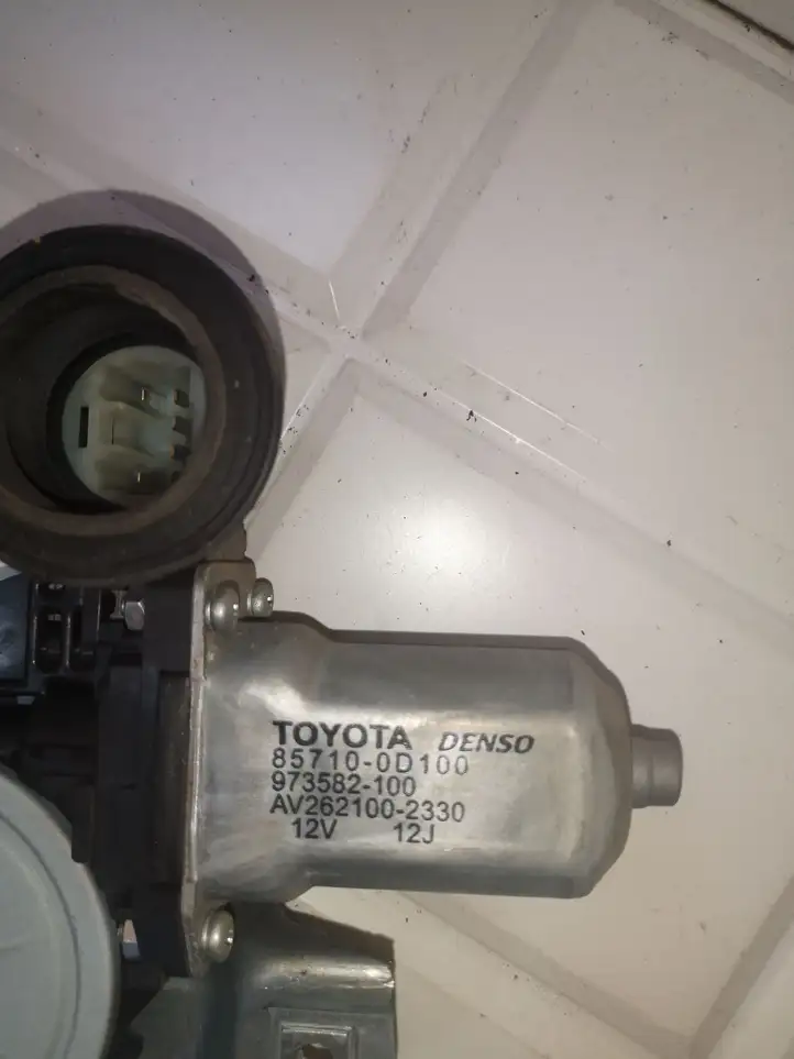 Toyota Yaris (2005 - 2009) 857100D100 Электростеклоподъемник передний (комплект) — фото 4