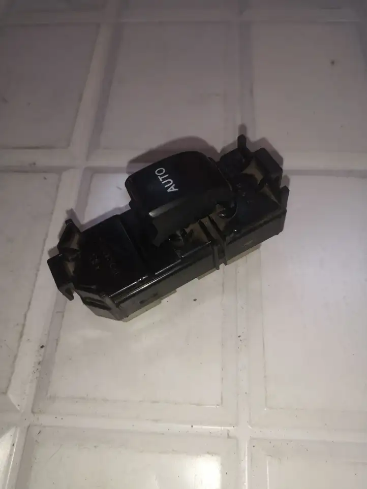 Toyota Corolla Verso E121 (2001 - 2004) 514746 Кнопка стеклоподъемников — фото 2