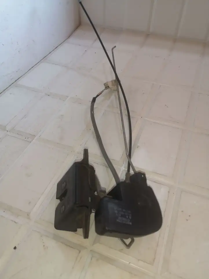 Toyota Corolla Verso E121 (2001 - 2004) 1015283000 Замок крышки багажника — фото 1