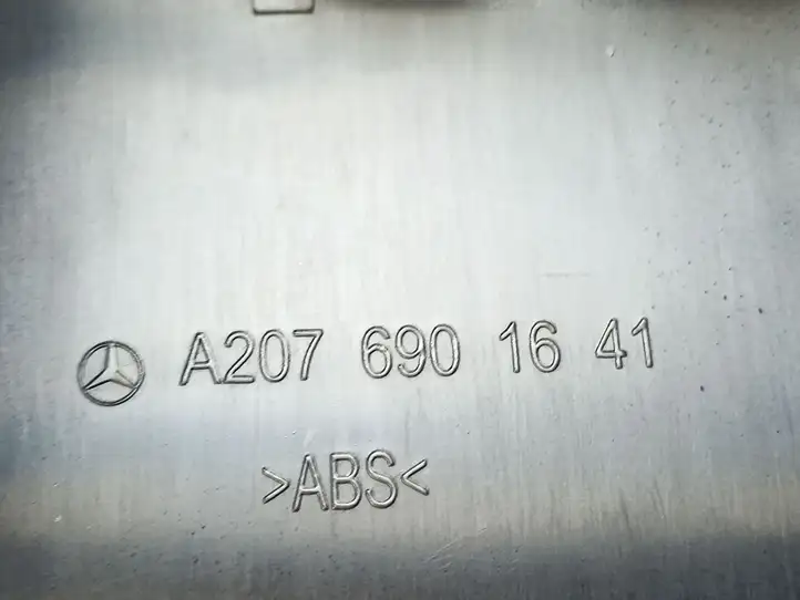 Mercedes-Benz E C207 W207 (2009 - 2017) A2076901641 Отделка порога багажника — фото 2