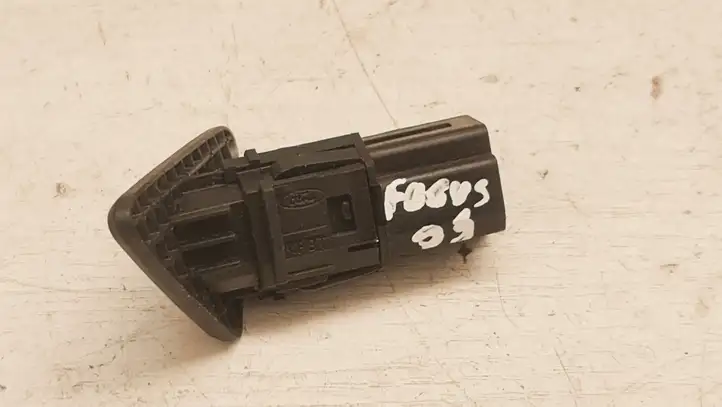 Ford Focus (1998 - 2004) 98AG199514AE Кнопка закрытия крышки багажника — фото 3
