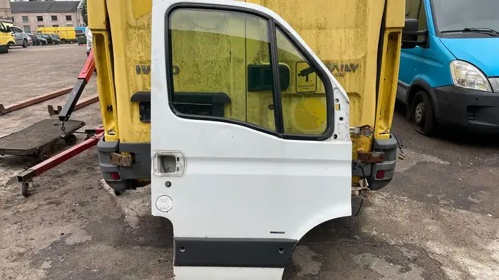 Iveco Daily Daily 4th gen (2006 - 2012) 99460120 Дверь — фото 1