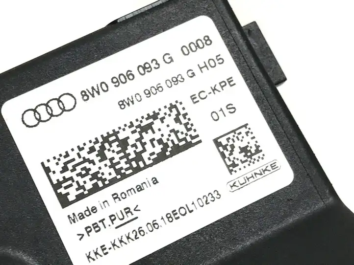 Audi A4 S4 B9 (2015 - 2019) 8W0906093G Блок управления топливным насосом — фото 3