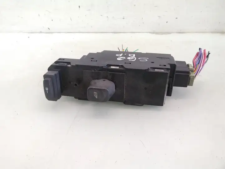 Volvo S60 (2000 - 2004) 8682837 Кнопка стеклоподъемников — фото 1