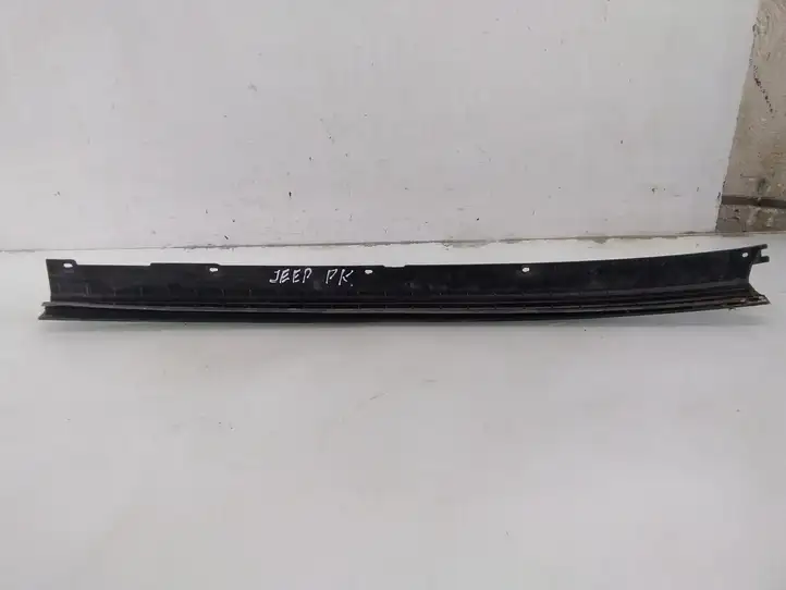 Jeep Grand Cherokee (WK) (2004 - 2010) 55394513A Накладка стоек лобового стекла — фото 3