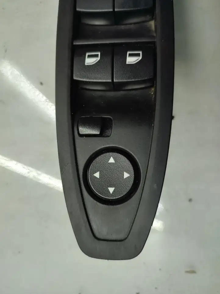 BMW 1 F20 F21 (2011 - 2019) 9208110 Блок кнопок стеклоподъемников — фото 3