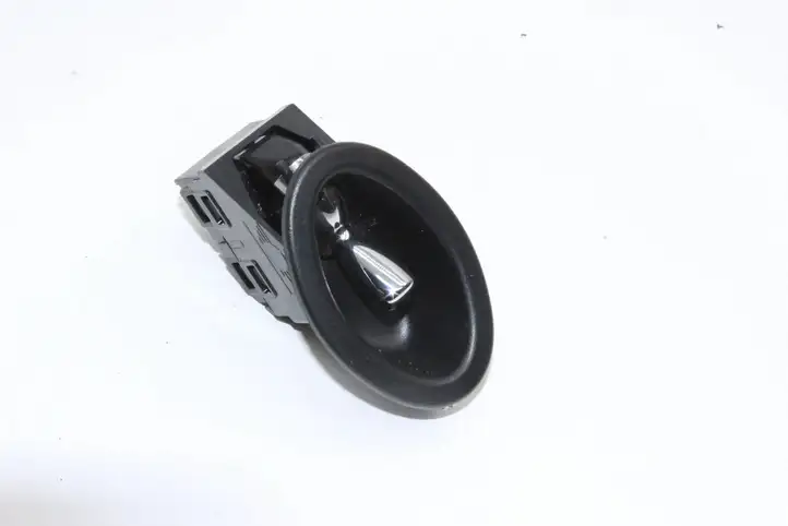 Mini Cooper Countryman R60 (2010 - 2016) 9800972 Кнопка фаркопа в багажнике — фото 1