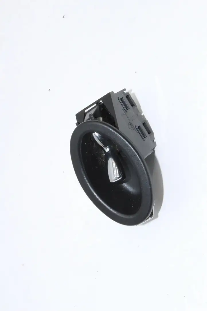 Mini Cooper Countryman R60 (2010 - 2016) 9800972 Кнопка фаркопа в багажнике — фото 2