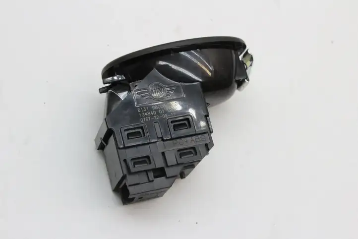 Mini Cooper Countryman R60 (2010 - 2016) 9800972 Кнопка фаркопа в багажнике — фото 4