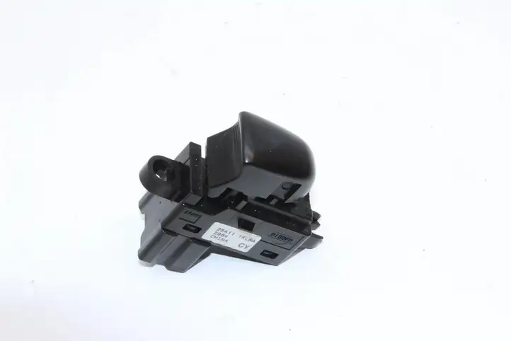 Nissan Juke I F15 (2010 - 2018) 254111KL5A Кнопка фаркопа в багажнике — фото 1