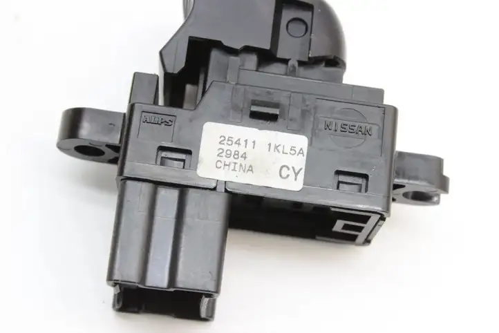 Nissan Juke I F15 (2010 - 2018) 254111KL5A Кнопка фаркопа в багажнике — фото 3