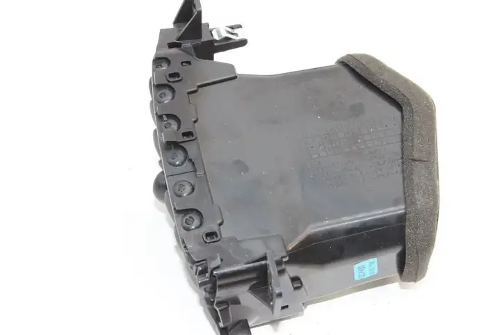 Nissan Juke I F15 (2010 - 2018) 687511KE0A Воздушная решетка панели — фото 2