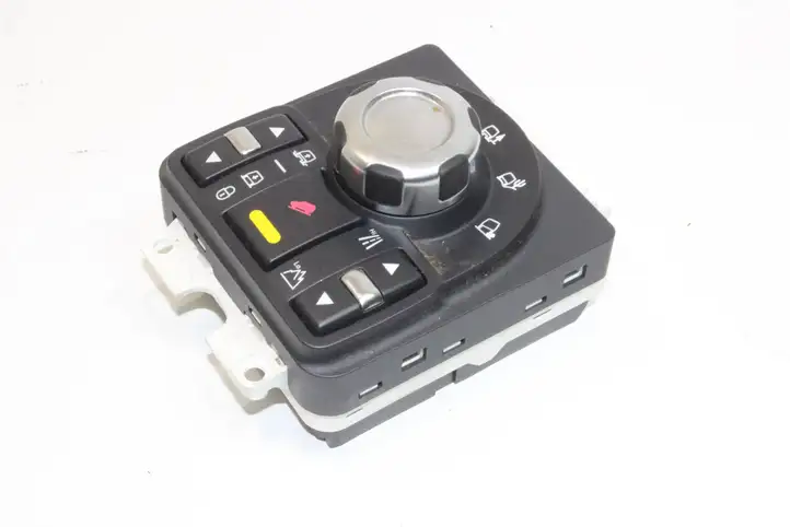 Land Rover Discovery 4 - LR4 (2009 - 2013) AH2214B596AC Кнопка фаркопа в багажнике — фото 2