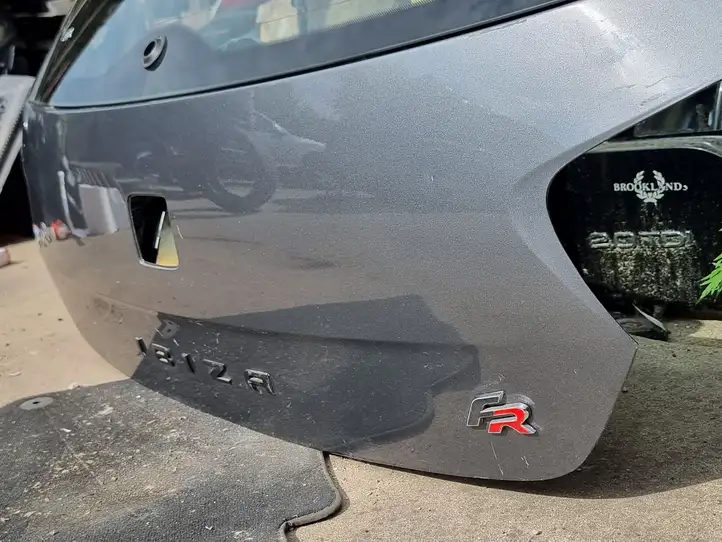 Seat Ibiza IV (6J,6P) (2008 - 2017) 6J4827141C1 Крышка багажника — фото 12