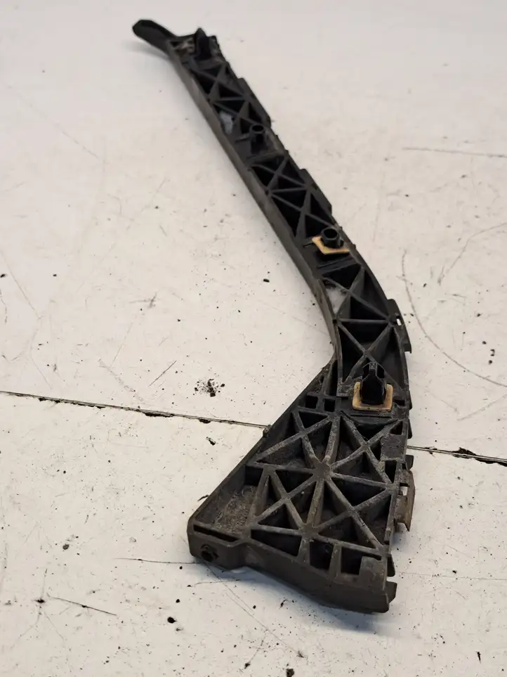 Toyota Prius (NHW20) (2003 - 2009) 5257647011 Кронштейн заднего бампера — фото 2