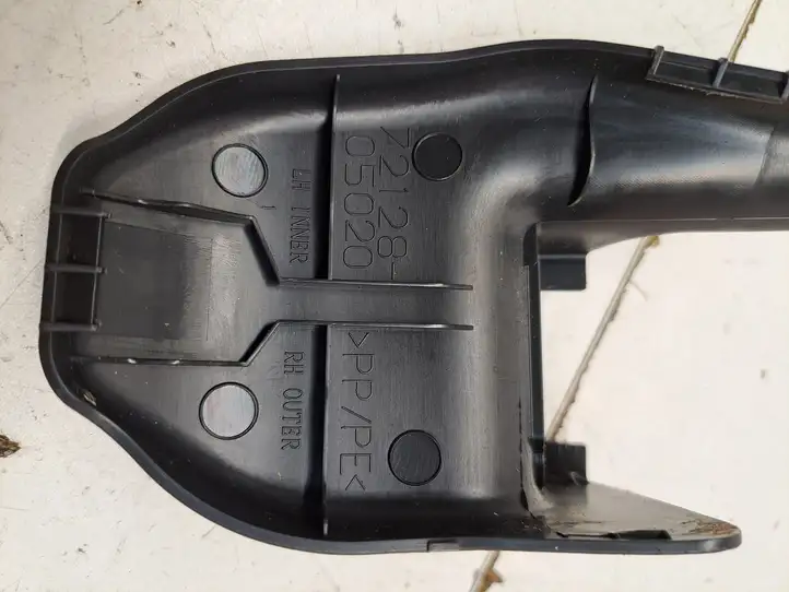 Toyota Avensis T270 (2009 - 2012) 7212805020 Отделка нижней направляющей раздвижной двери — фото 2