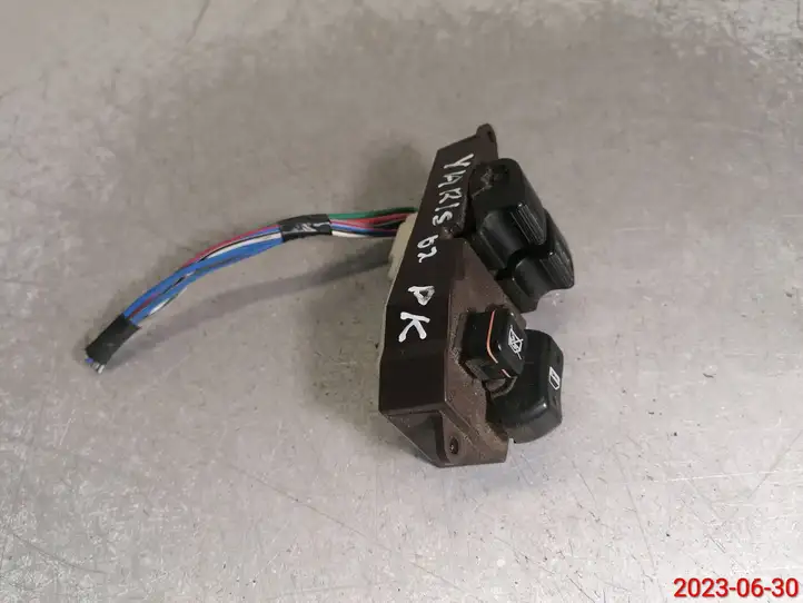 Toyota Yaris (1999 - 2003) Кнопка стеклоподъемников — фото 4