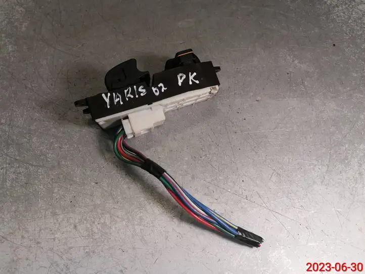 Toyota Yaris (1999 - 2003) Кнопка стеклоподъемников — фото 7