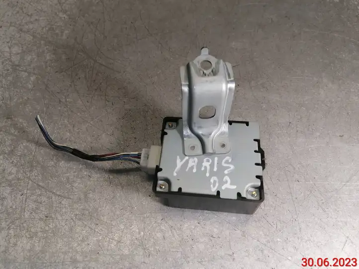 Toyota Yaris (1999 - 2003) 89741-52021 Блок управления дверью — фото 6