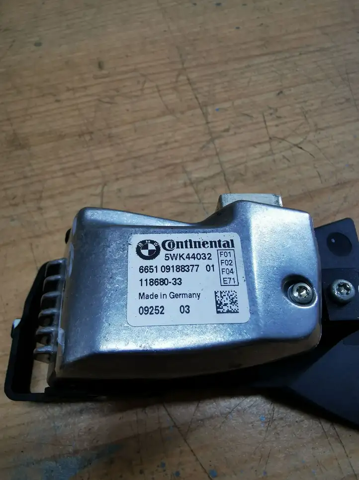 BMW 7 F01 (2008 - 2016) 665109188377 Камера в лобовом стекле — фото 3