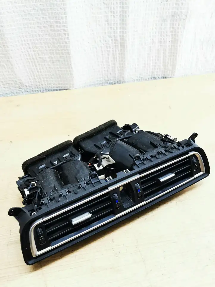 BMW 7 F01 (2008 - 2016) 9115859 Центральный воздушный дефлектор — фото 1