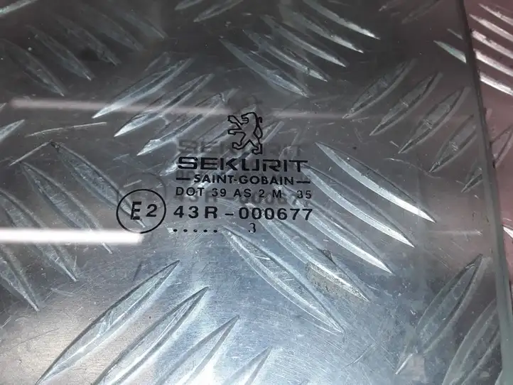 Peugeot 607 (2000 - 2004) 43R000677 Стекло задней двери — фото 2
