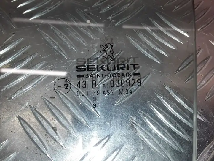Peugeot 406 (1999 - 2006) 43R000929 Стекло задней двери — фото 2