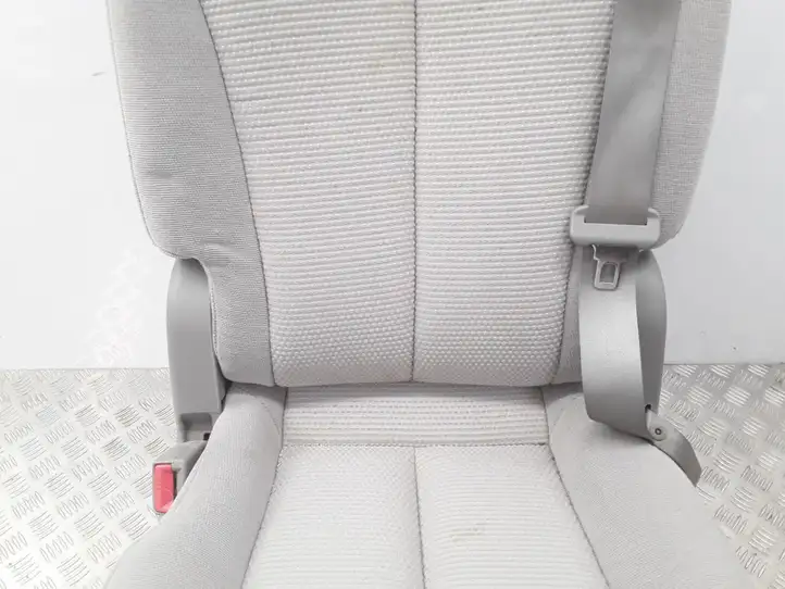 Kia Carnival (2006 - 2014) Второй ряд сидений — фото 8