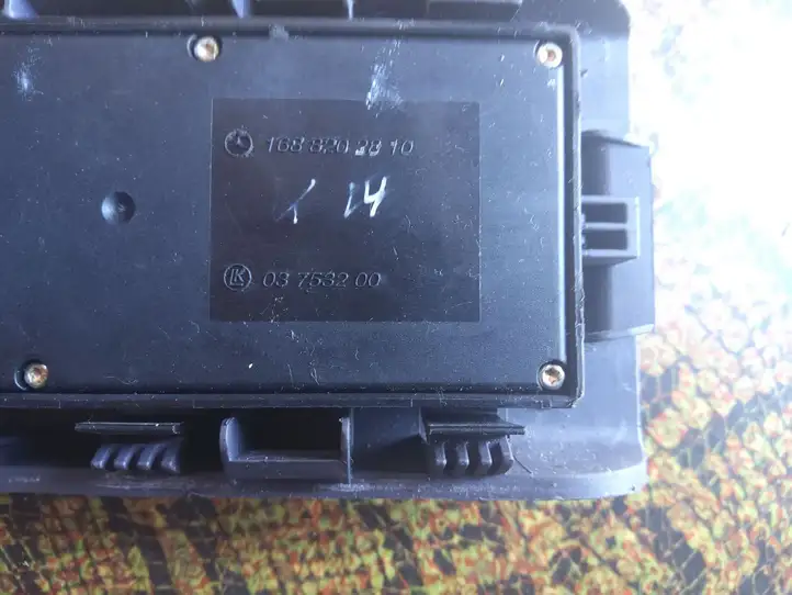 Mercedes-Benz A W168 (1997 - 2004) 1688202810 Блок кнопок стеклоподъемников — фото 2