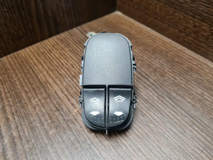 Ford Focus (1998 - 2004) YS4T14529AA Кнопка стеклоподъемников — фото 1