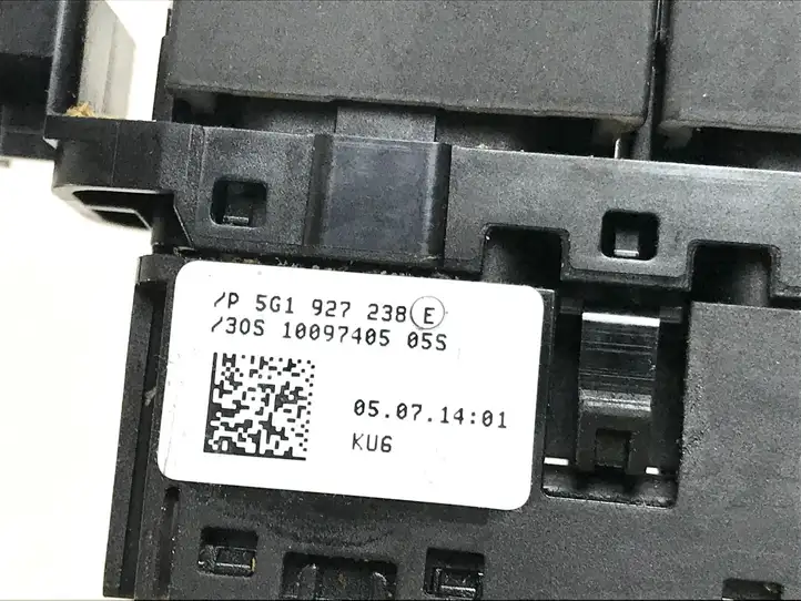 Volkswagen Golf VII (2013 - 2019) 5G1927238E Кнопка парктроника — фото 5
