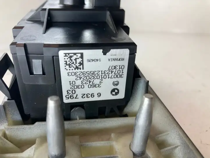 BMW 3 E90 E91 (2005 - 2012) 6932795 Включатель фонарей — фото 3
