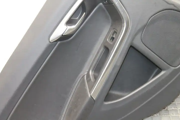 Volvo V60 (2013 - 2018) 8686854 Обшивка задней двери — фото 3