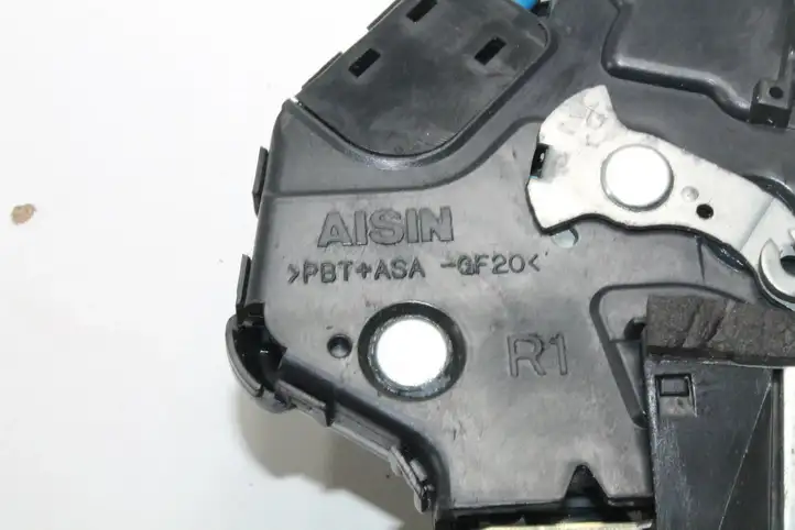 Toyota Auris 150 (2006 - 2012) Замок передней двери — фото 3