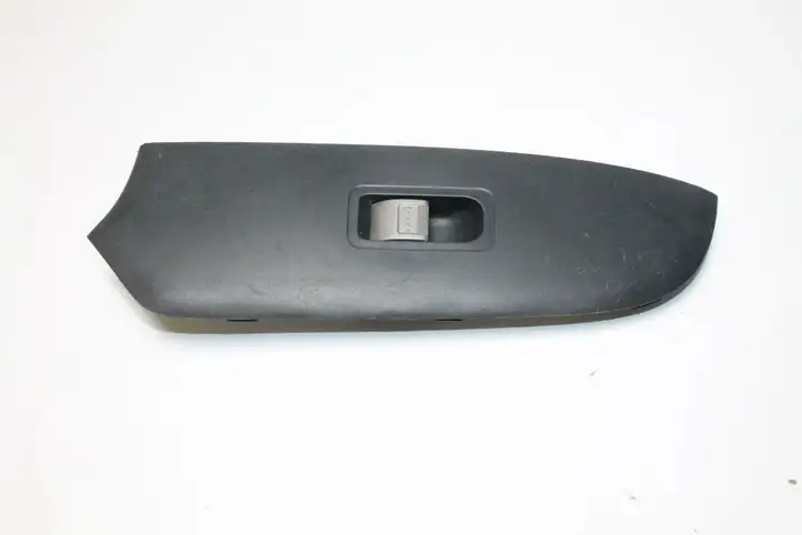 Honda CR-V (2001 - 2004) 83561SCAXE011M1 Кнопка фаркопа в багажнике — фото 1