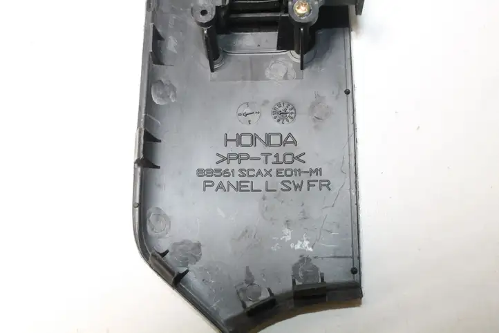 Honda CR-V (2001 - 2004) 83561SCAXE011M1 Кнопка фаркопа в багажнике — фото 2
