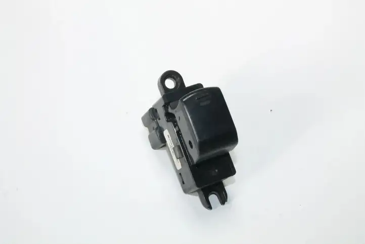 Nissan Note (E11) (2006 - 2014) 25411EA003 Кнопка фаркопа в багажнике — фото 1